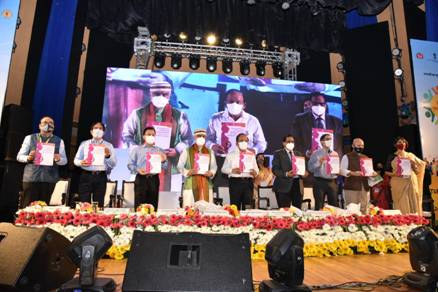 कोविड-19 महामारी के बावजूद वर्ष 2020 में टीबी के सामने सफलता का विवरण देते हुए केंद्रीय मंत्री ने कहा,
