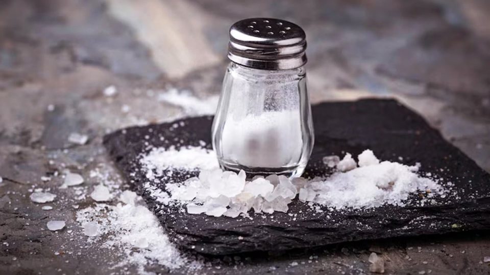 नमक भारत में बढ़ावा दे रहा है 'छिपी हुई महामारी' को