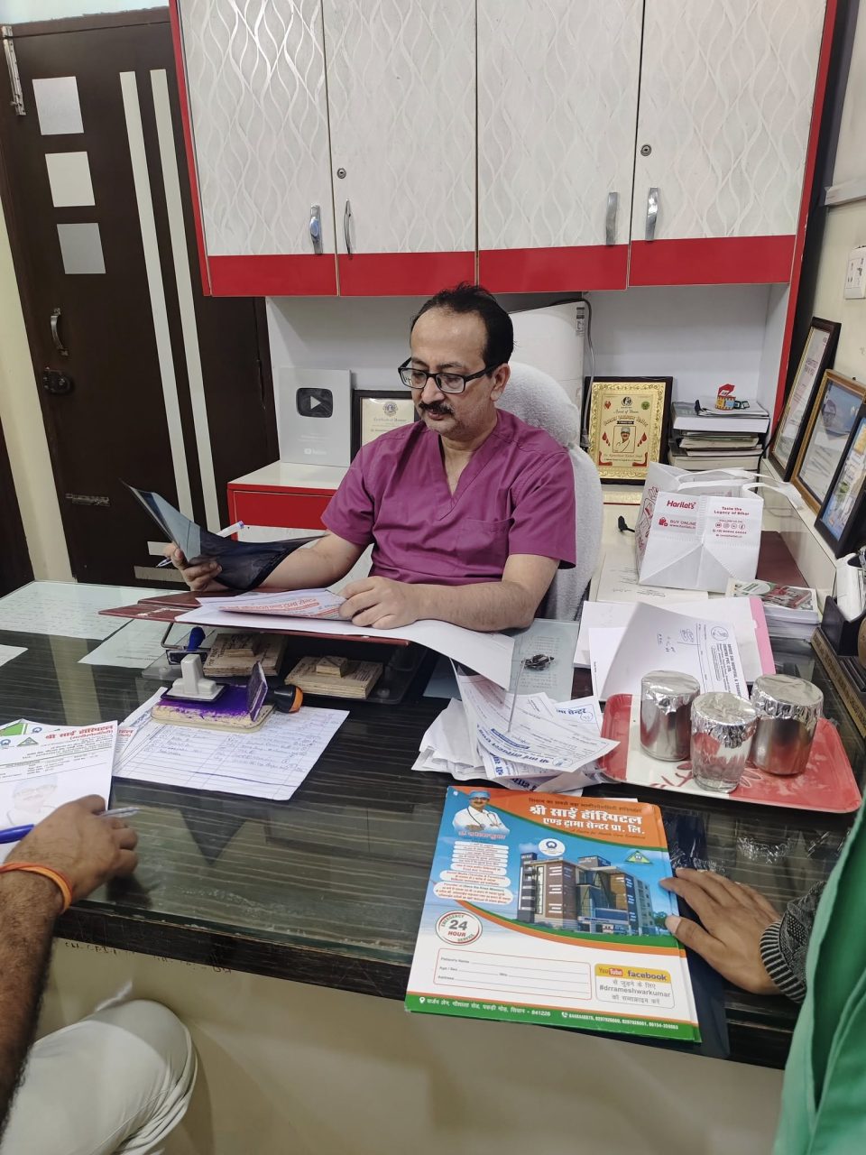 सफेद कोट और उसके भीतर का इंसान
