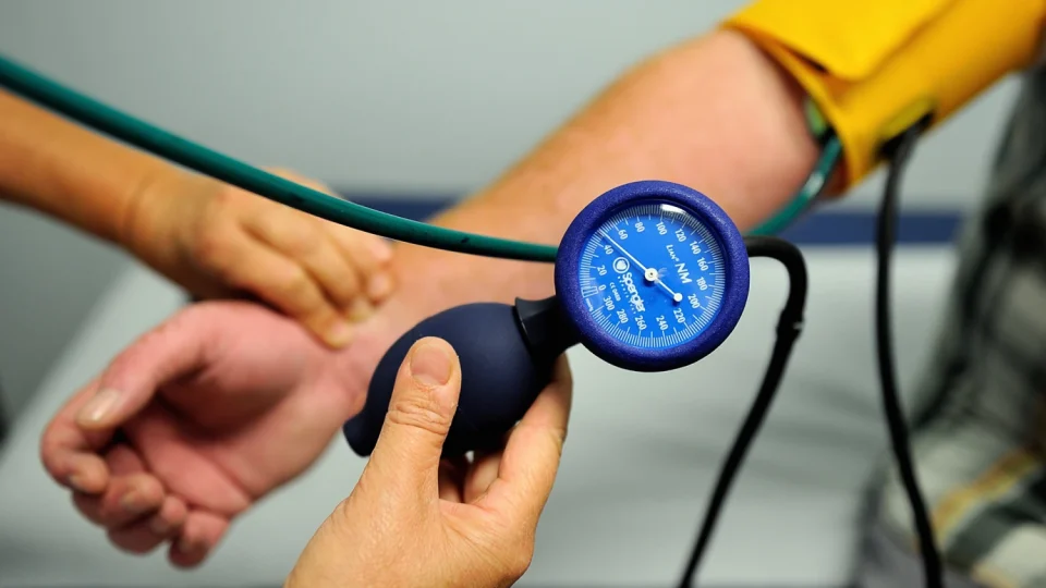रिपोर्ट: बच्चों में भी बढ़ रही Blood Pressure की शिकायत